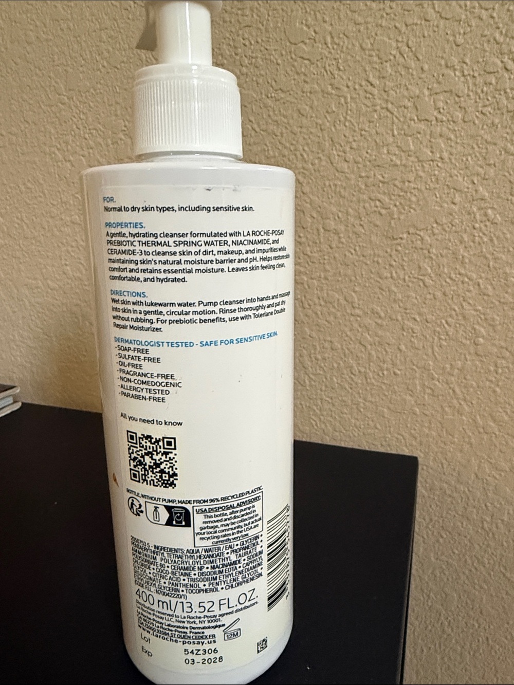 Toleriane Hydrating Gentle Cleanser - White - Picture 2 of 3
